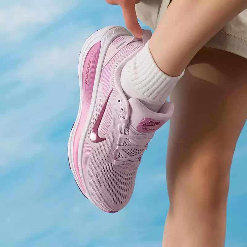 ナイキ レディースシューズ オリジナル 軽量 通気性 フィッ - Lightweight Road Running Shoes のレビューと価格
