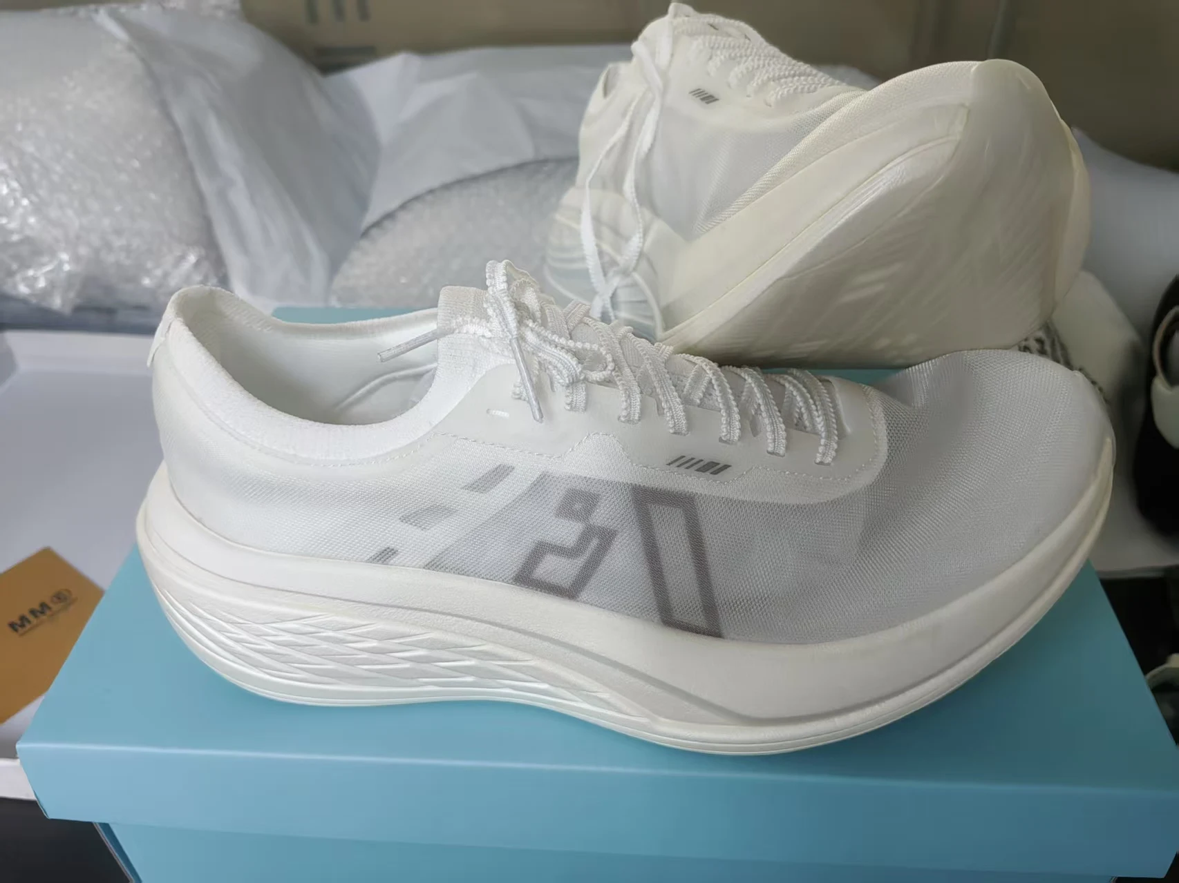 ランシフライ ガンファイア カーボンプレート ランニングシュ - Lightweight Road Running Shoes のレビューと価格